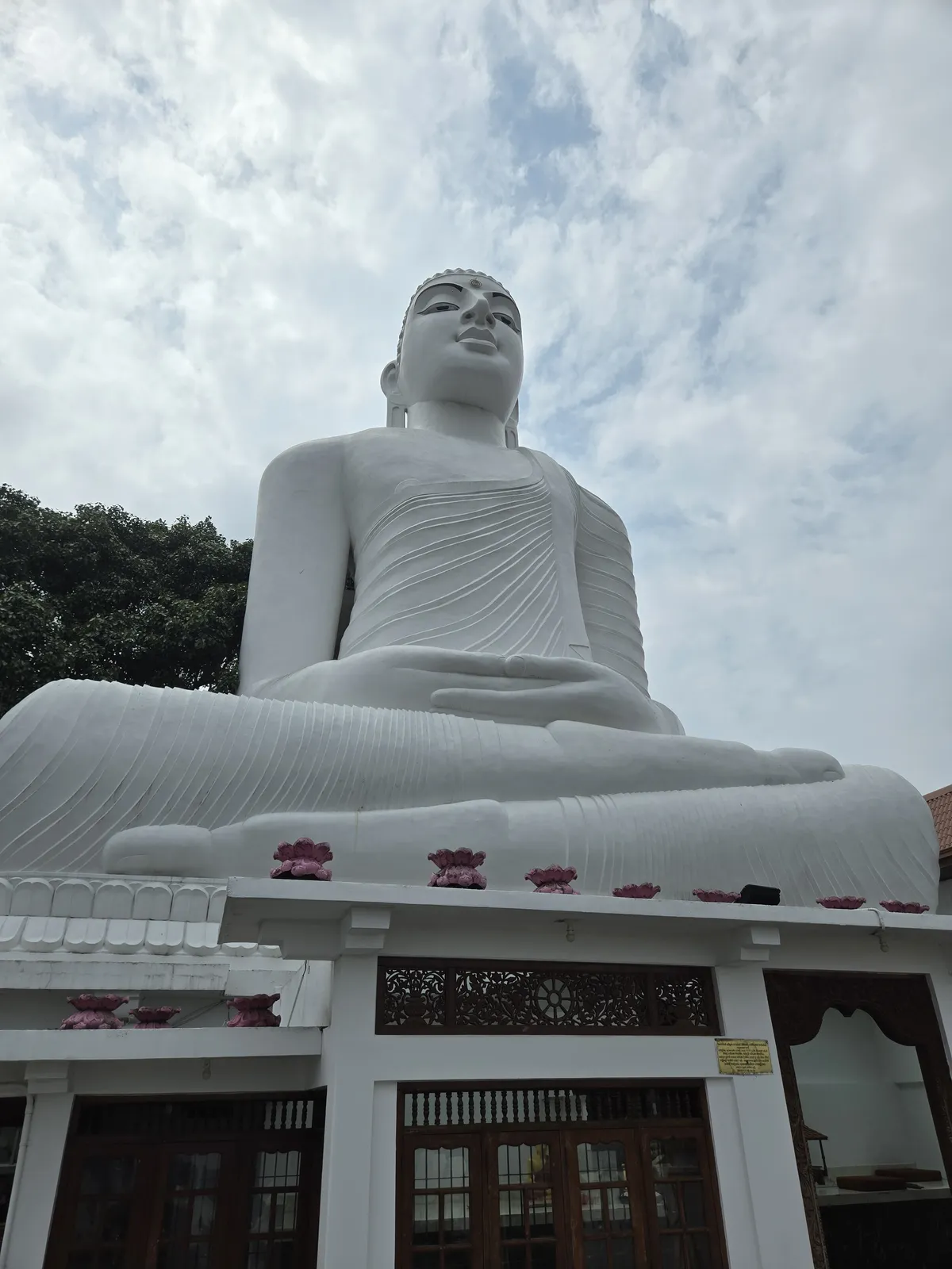 Statue de Bouddha blanc
