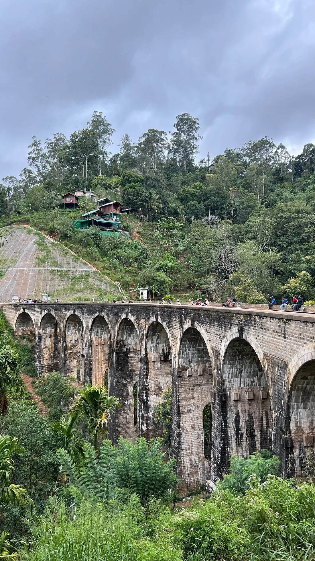 Pont des Neuf Arches, Ella